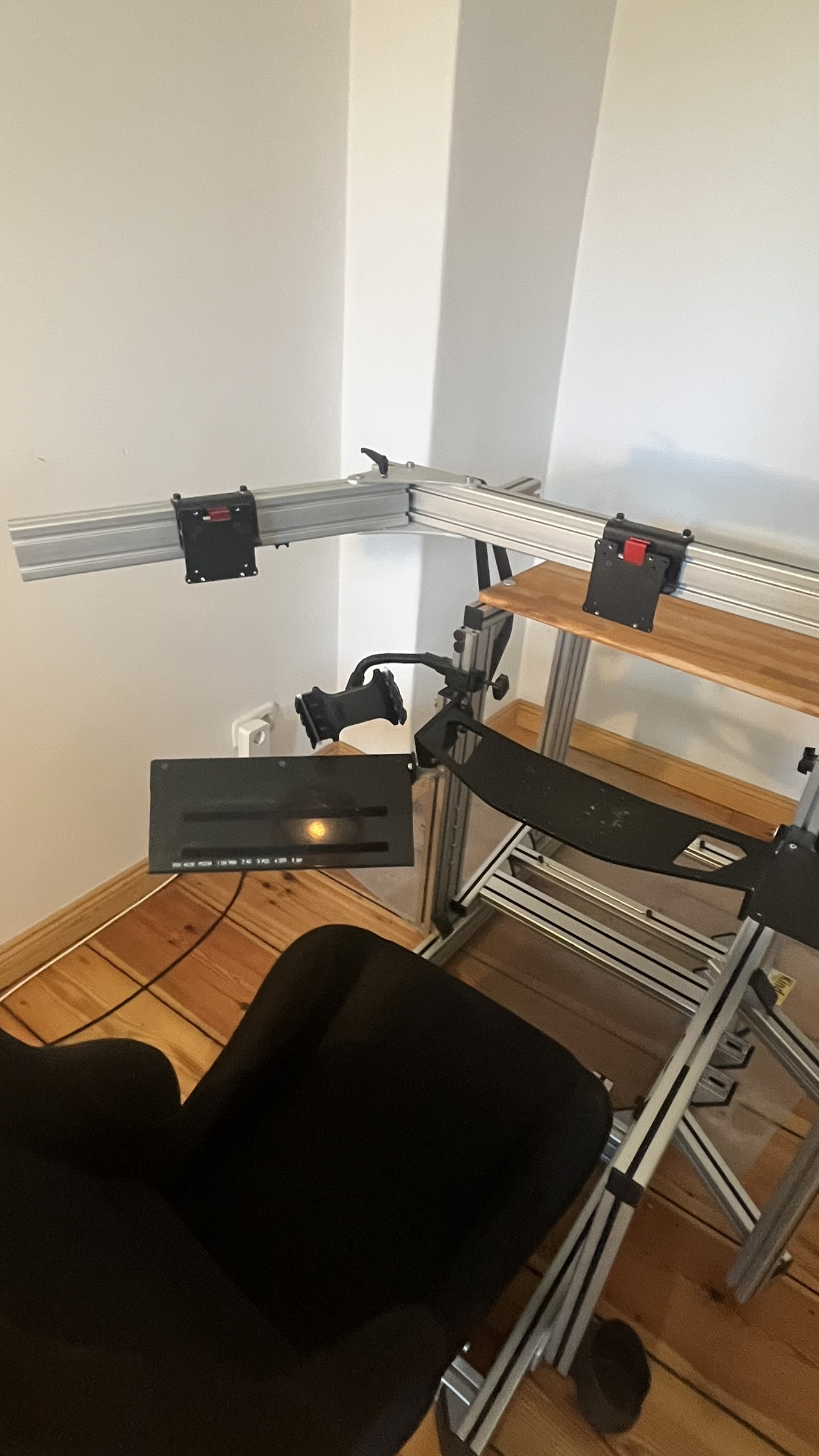 Simracing Cockpit komplett mit Triple-Screen / Motedis & SIMLAB