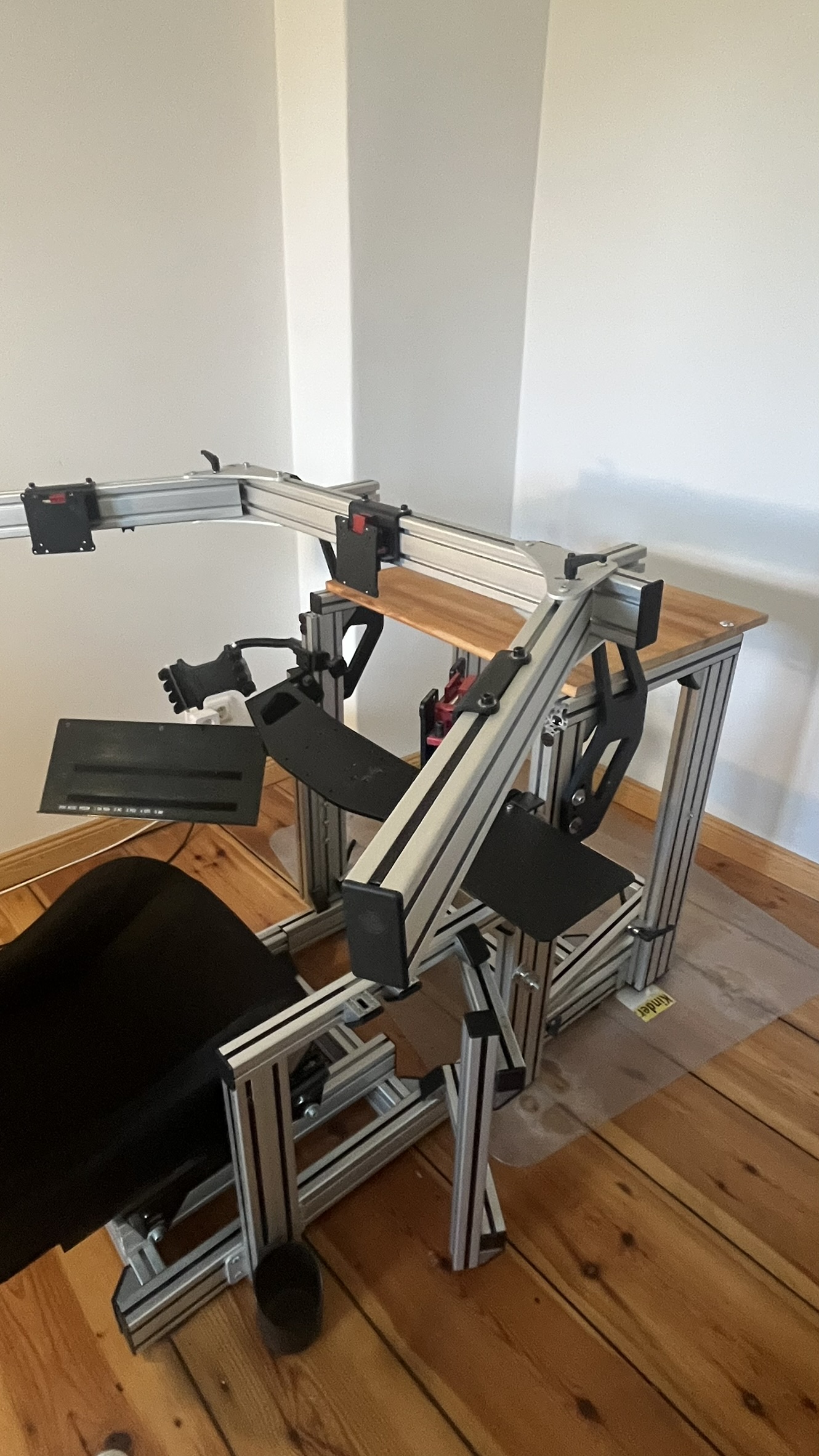 Simracing Cockpit komplett mit Triple-Screen / Motedis & SIMLAB