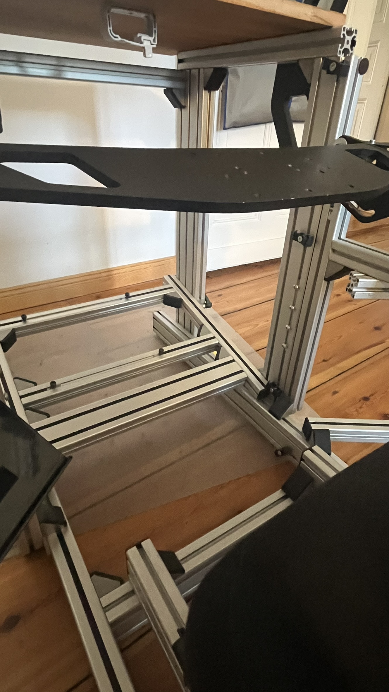 Simracing Cockpit komplett mit Triple-Screen / Motedis & SIMLAB