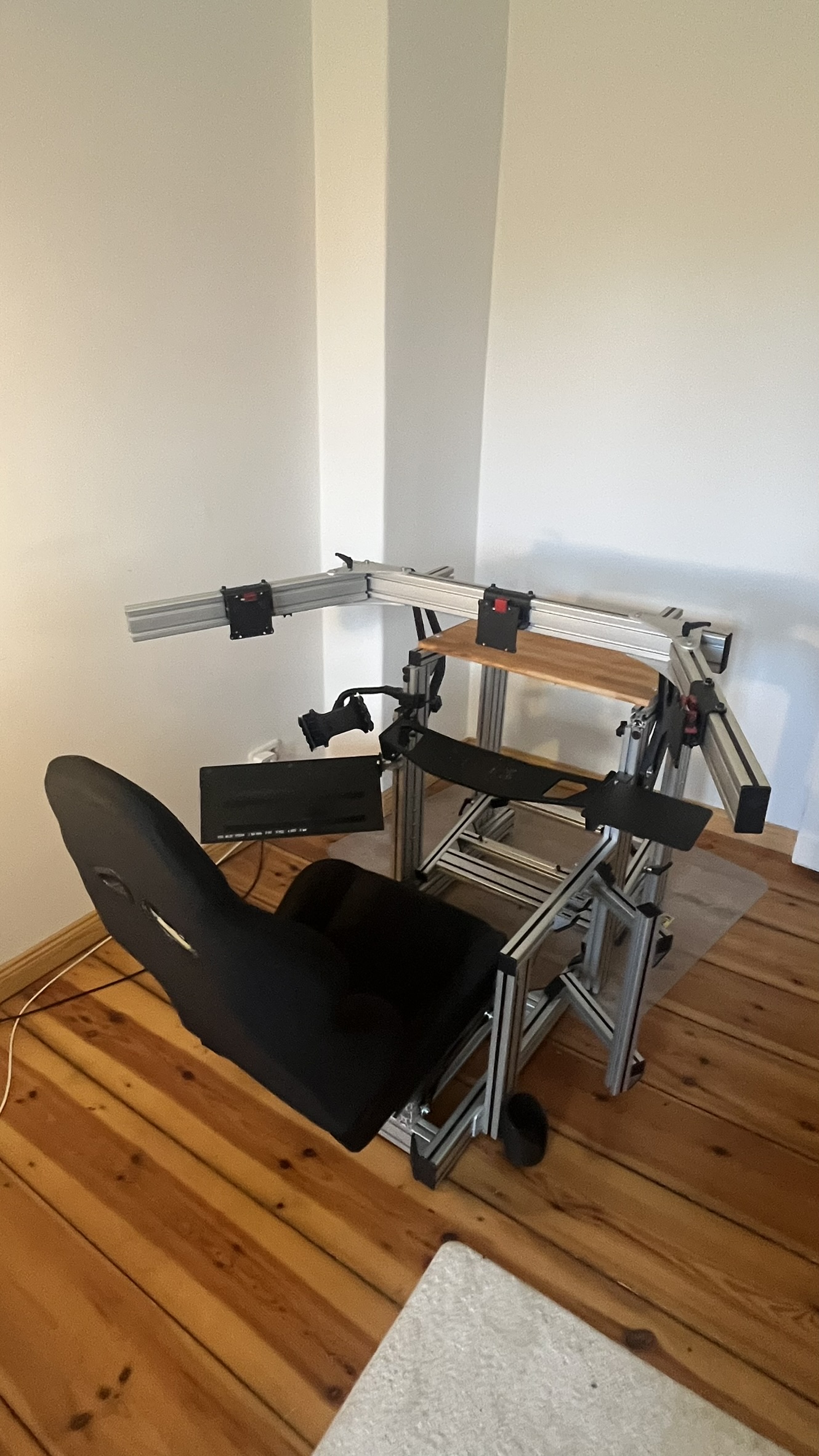 Simracing Cockpit komplett mit Triple-Screen / Motedis & SIMLAB