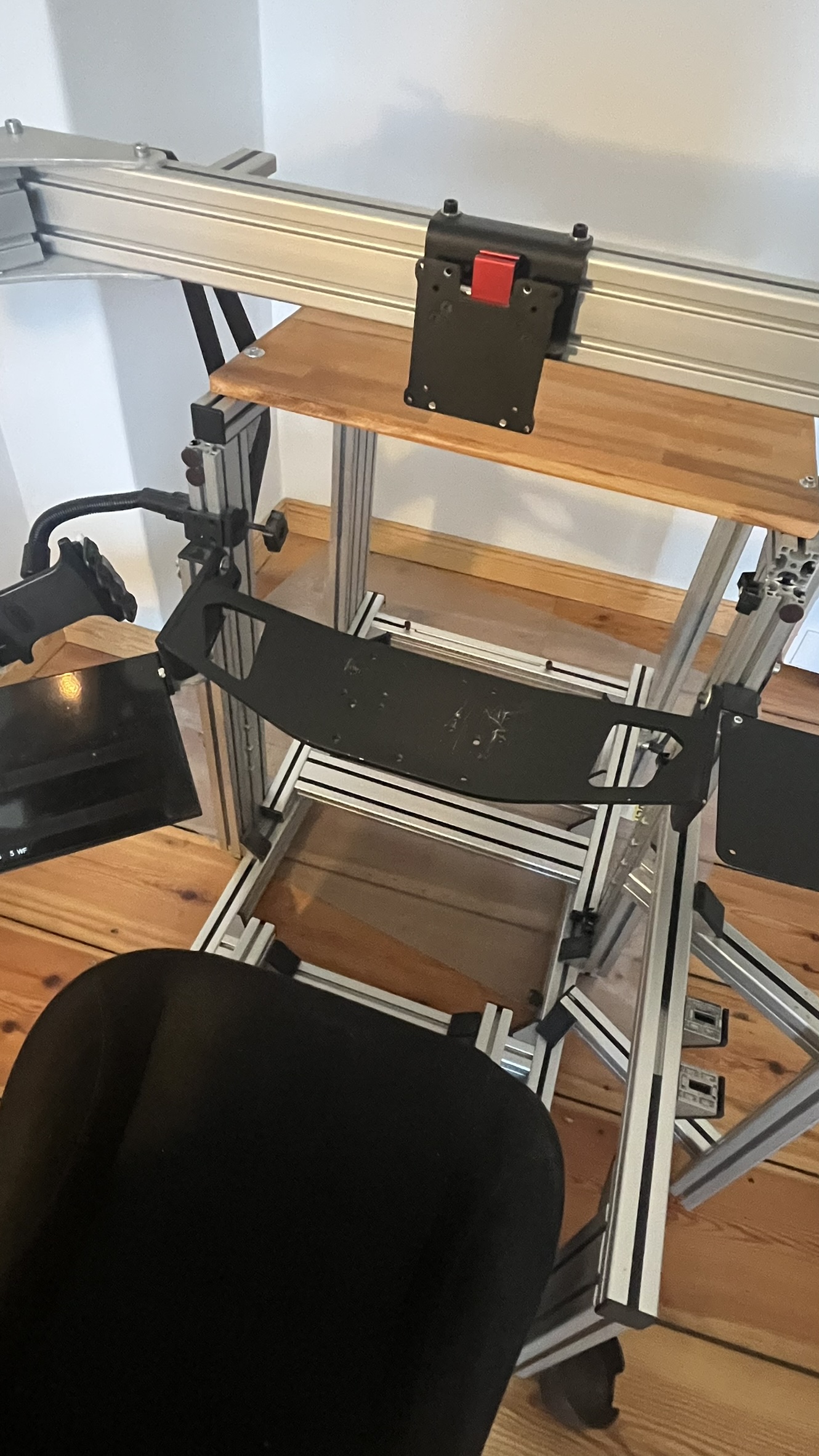 Simracing Cockpit komplett mit Triple-Screen / Motedis & SIMLAB