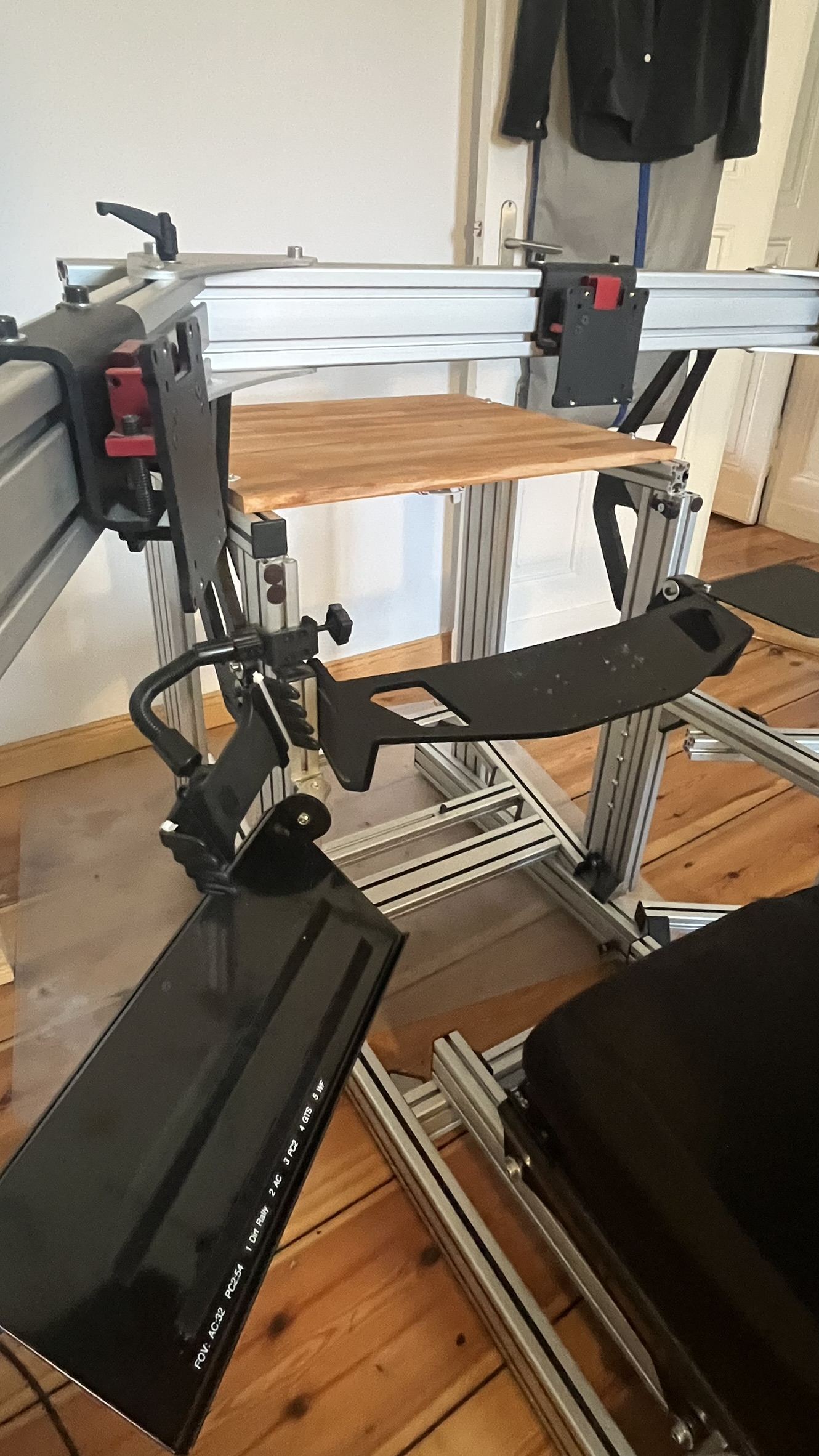 Simracing Cockpit komplett mit Triple-Screen / Motedis & SIMLAB