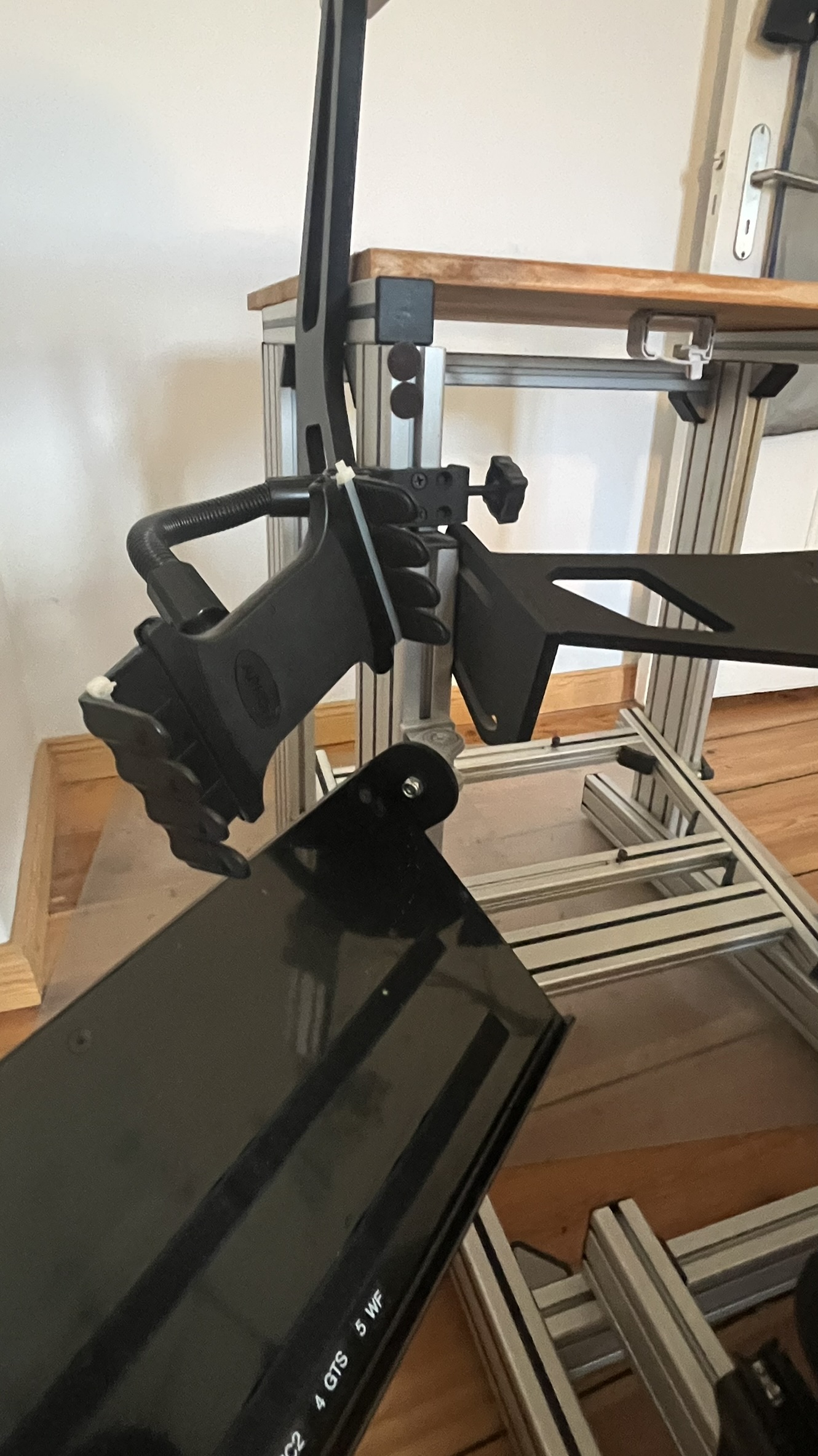 Simracing Cockpit komplett mit Triple-Screen / Motedis & SIMLAB