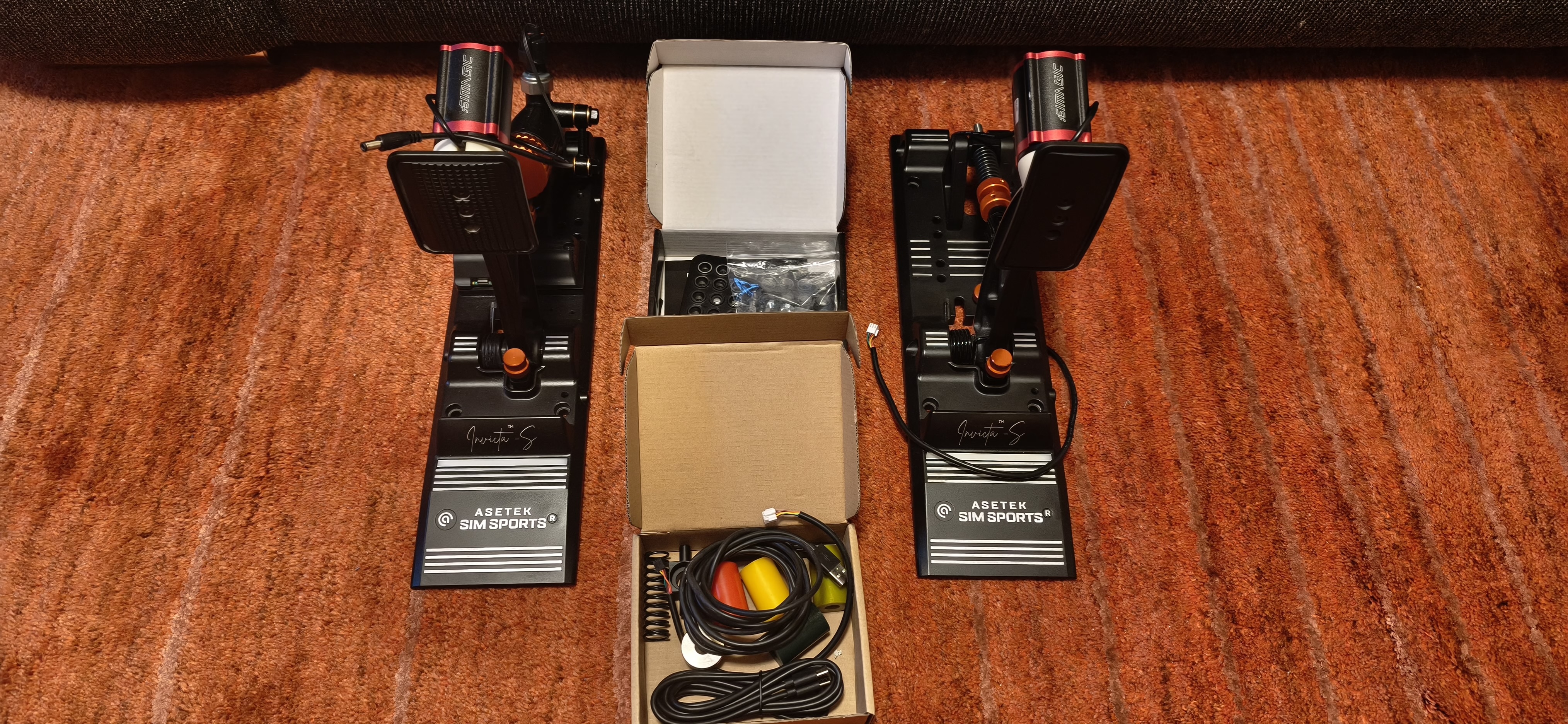 Asetek Invicta S-Series T.H.O.R.P II Break & Throttle + Haptic + Restgarantie