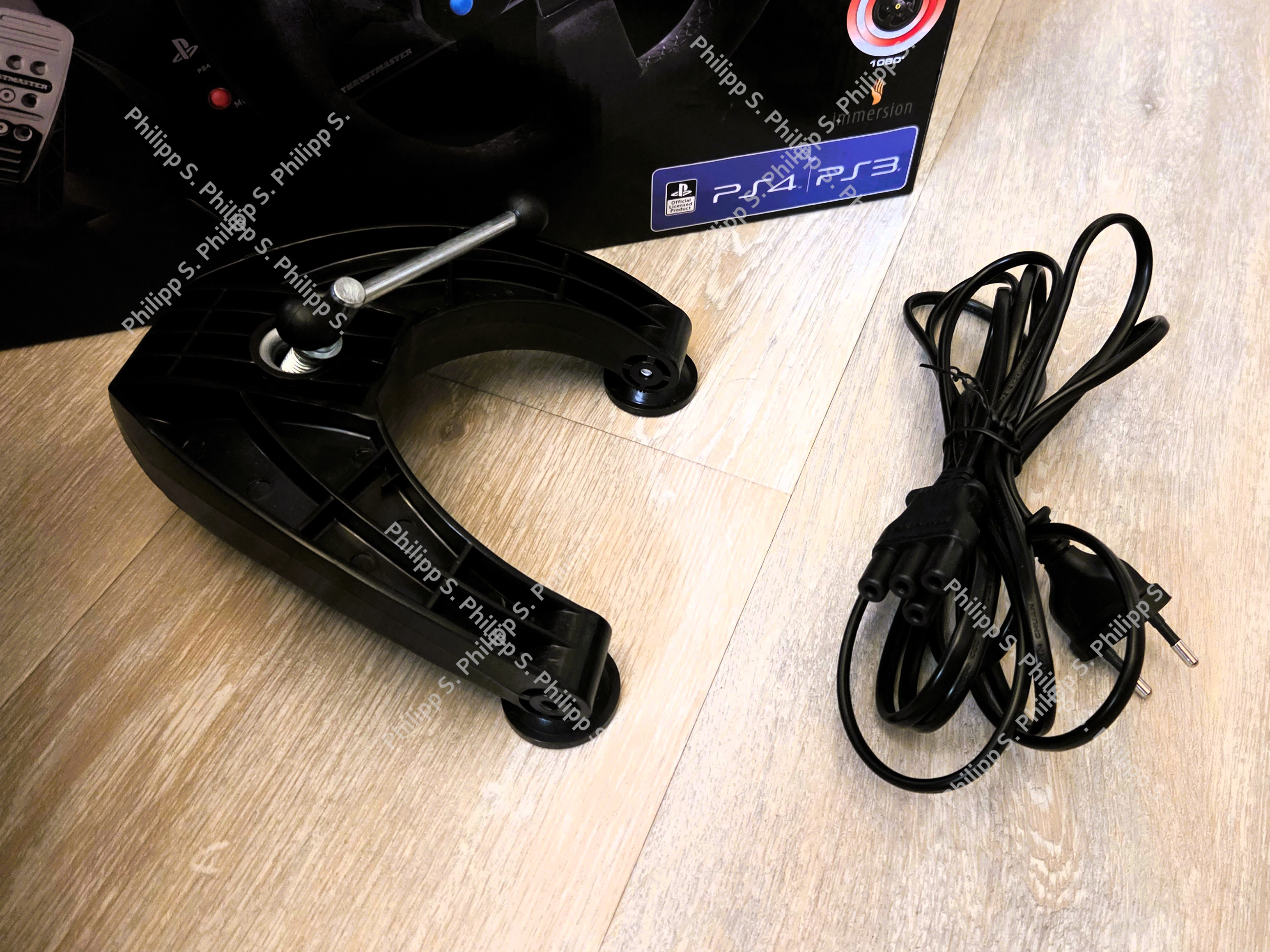 Thrustmaster T300 Ferrari Integral Racing Wheel Alcantara Edition inkl. T3PA 3-Pedal-Set