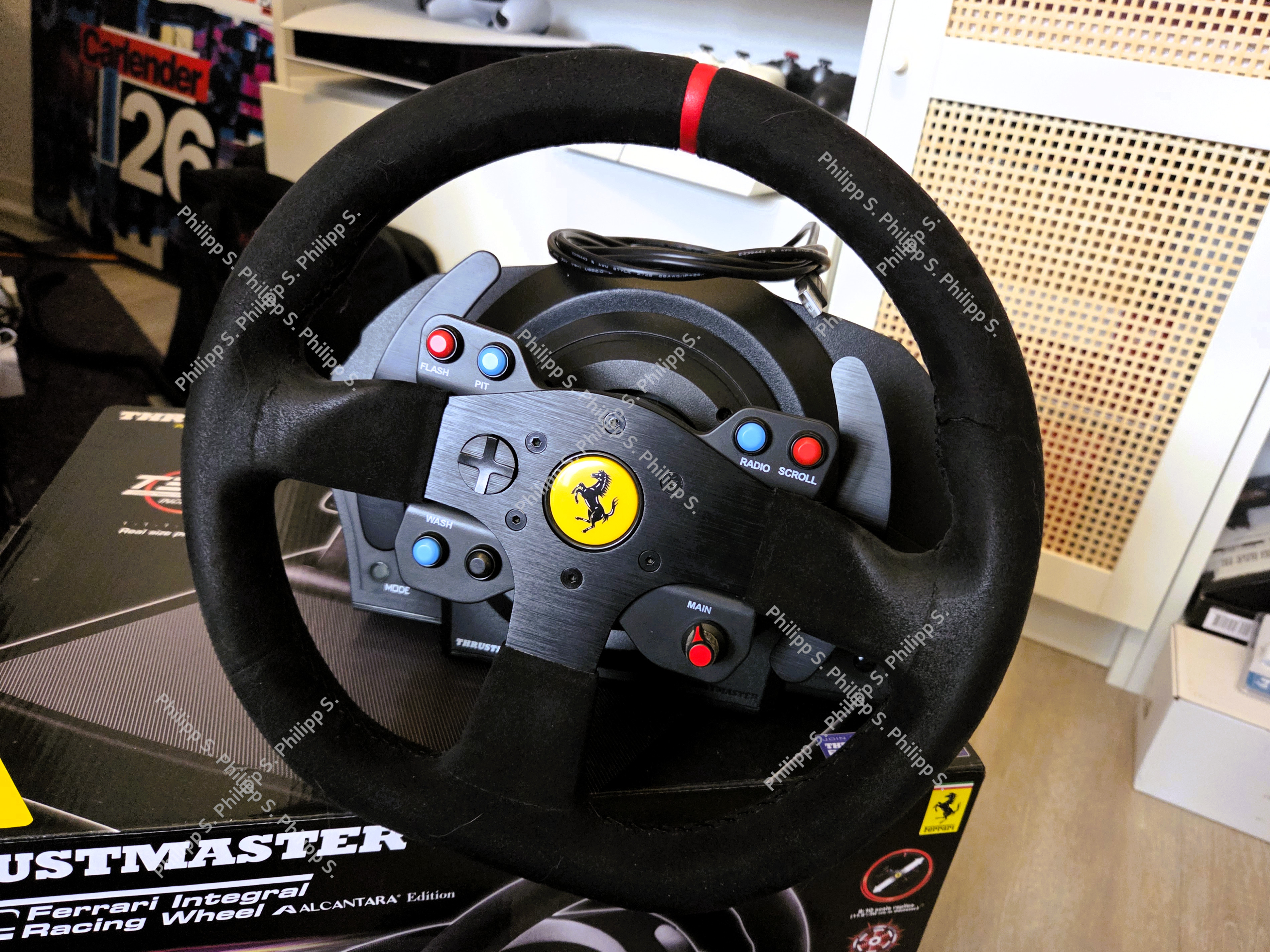 Thrustmaster T300 Ferrari Integral Racing Wheel Alcantara Edition inkl. T3PA 3-Pedal-Set