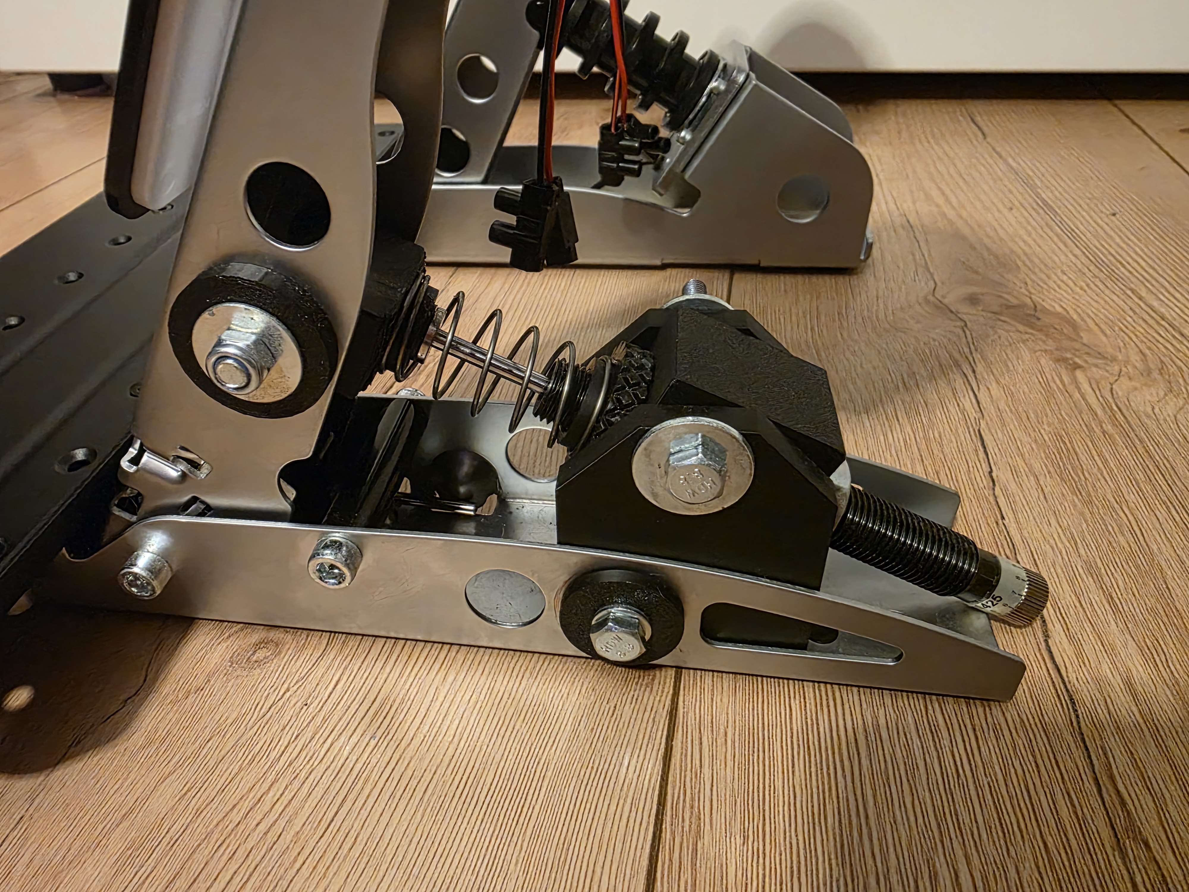 Fanatec CSL Pedale + Load Cell + Tuning Kit + 2× Bassshaker | SimHub
