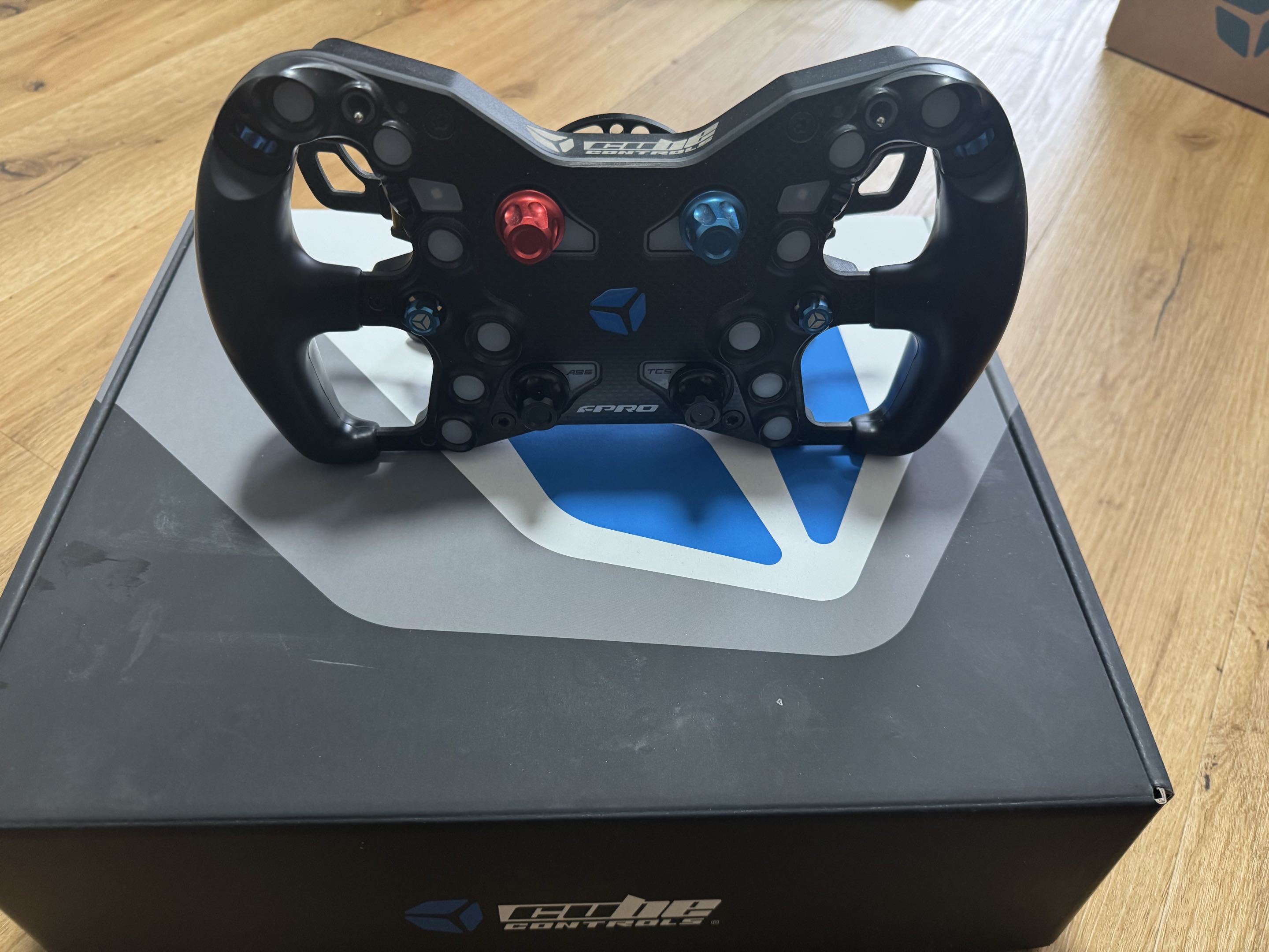 Cube Controls F-Pro mit Wheelhub