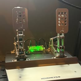 Heusinkveld Ultimate+ incl. baseplate and Simagic reactor and controlbox