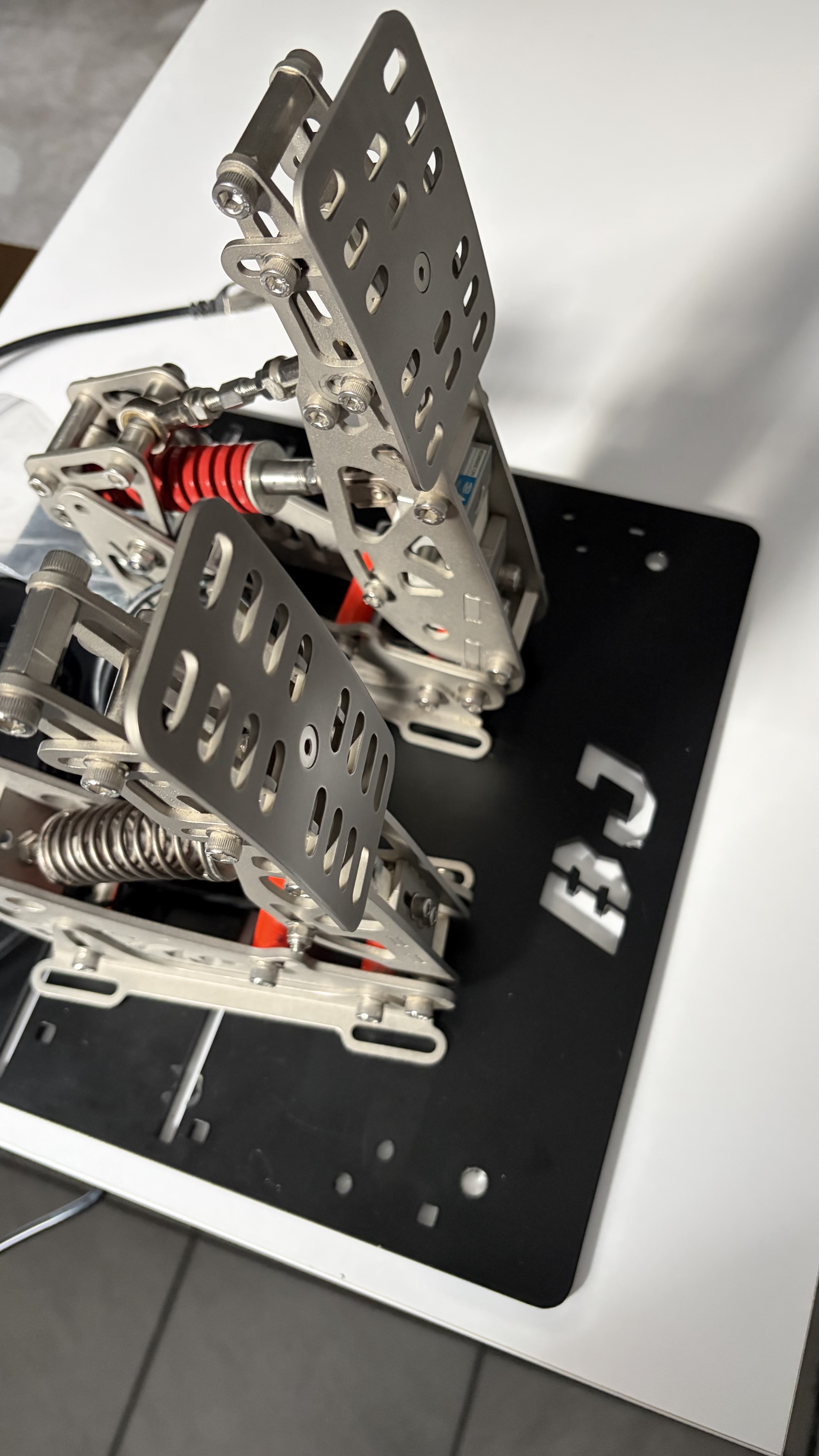 VRS DirectForce Pro Pedale – sehr guter Zustand + Base Plate